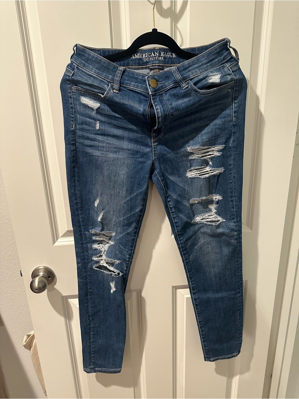 American Eagle Outfitters Women's Distressed Dark Blue Skinny Jeans